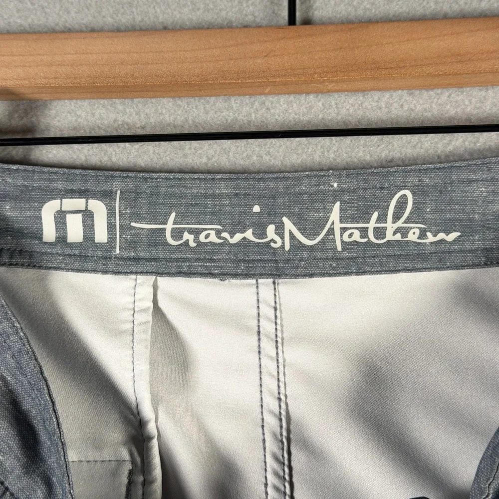 TravisMathew Mens Pineapple Board Shorts Grey Blue White Size 32 9in Inseam
